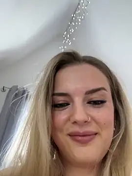 Snapshot of LexyGold chatting on September 17, 1:24 pm LexyGold online show from September 17, 1:24 pm