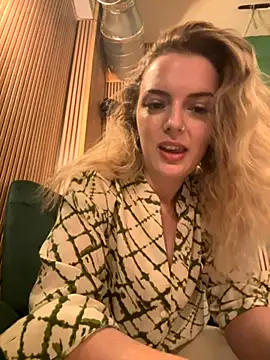 Snapshot of LexyGold chatting on October 10, 4:17 pm LexyGold online show from October 10, 4:17 pm