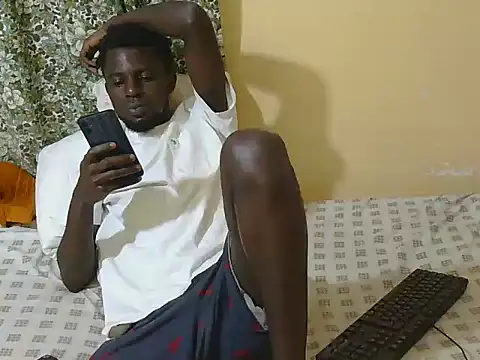 Snapshot of large_blackdick chatting on November 29, 8:45 pm large blackdick online show from November 29, 8:45 pm