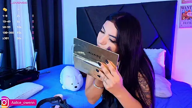 Aliceowenn online show from November 12, 9:36 pm