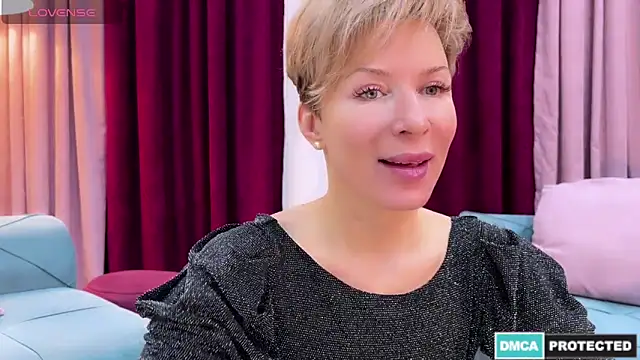 Snapshot of UrGoddessJenny chatting on January 2, 3:19 pm UrGoddessJenny online show from January 2, 3:19 pm