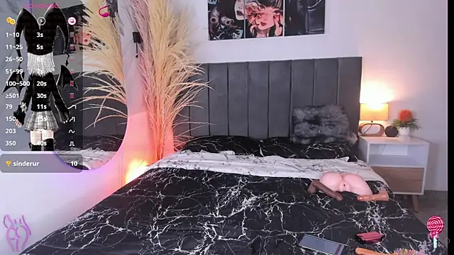 Snapshot of gigi_zahir chatting on February 12, 8:27 am gigi zahir online show from February 12, 8:27 am