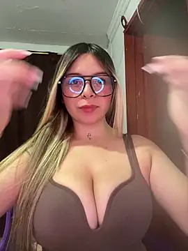 CristalGmez online show from March 31, 3:30 am