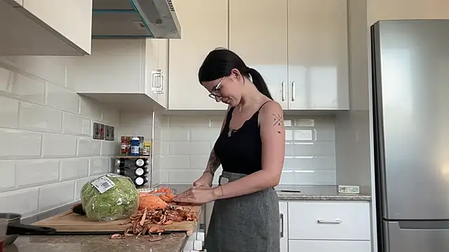 RoxiBlack online show from November 10, 7:40 am