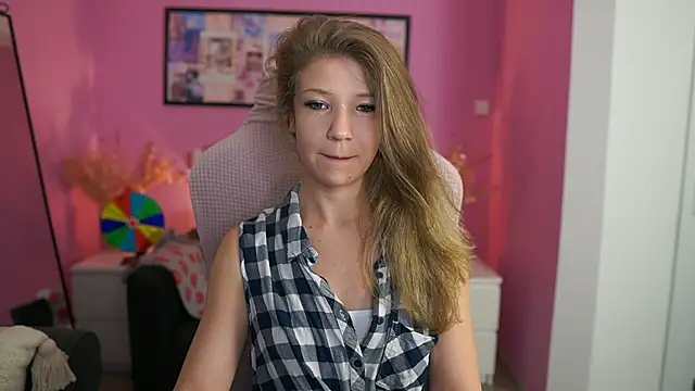 missicute online show from March 23, 7:18 pm