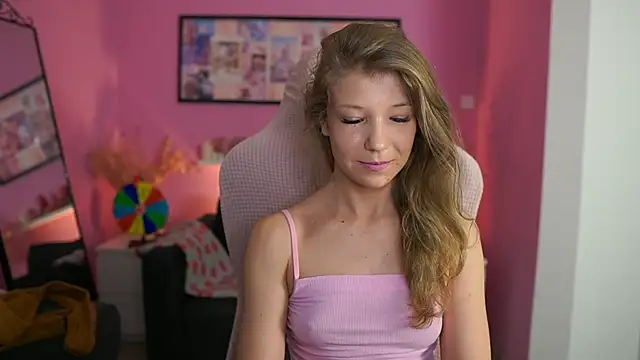 missicute online show from April 7, 6:08 pm