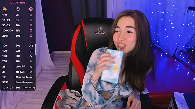 Snapshot of ashleyro1 chatting on February 18, 1:18 pm ashleyro1 online show from February 18, 1:18 pm