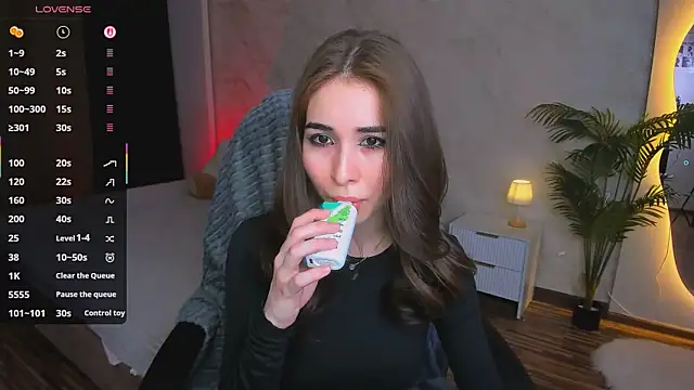 Snapshot of ashleyro1 chatting on March 1, 1:24 pm ashleyro1 online show from March 1, 1:24 pm