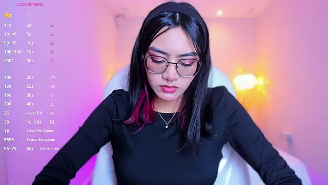 AzuraKindong online show from March 31, 7:14 pm