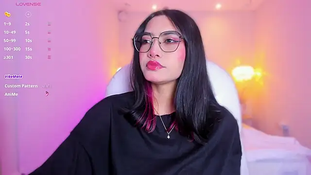 AzuraKindong online show from April 2, 11:52 am