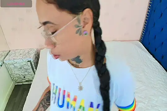 Snapshot of cattaleeyaa chatting on December 22, 12:27 pm cattaleeyaa online show from December 22, 12:27 pm