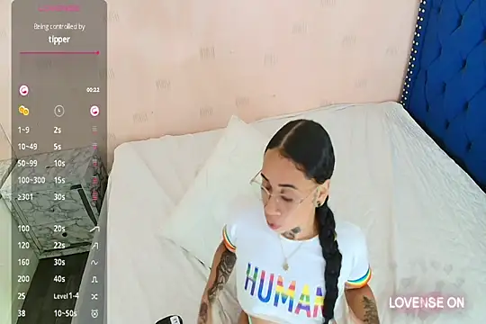 Snapshot of cattaleeyaa chatting on December 22, 3:33 pm cattaleeyaa online show from December 22, 3:33 pm