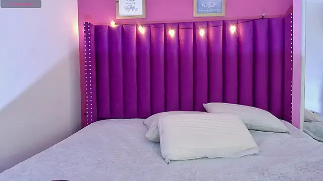 Snapshot of cattaleeyaa chatting on September 15, 1:33 pm cattaleeyaa online show from September 15, 1:33 pm