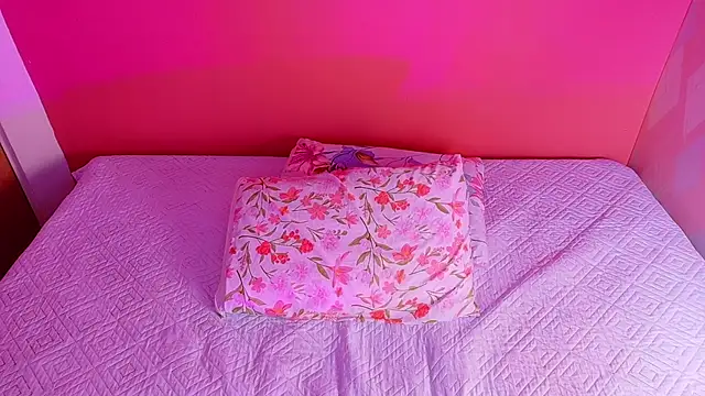 Snapshot of cattaleeyaa chatting on October 4, 12:36 pm cattaleeyaa online show from October 4, 12:36 pm