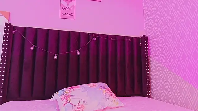 Snapshot of cattaleeyaa chatting on October 5, 12:25 pm cattaleeyaa online show from October 5, 12:25 pm