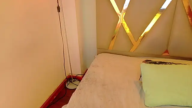 Snapshot of cattaleeyaa chatting on October 13, 12:27 pm cattaleeyaa online show from October 13, 12:27 pm