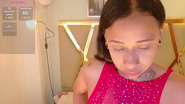 Snapshot of cattaleeyaa chatting on October 17, 12:52 pm cattaleeyaa online show from October 17, 12:52 pm