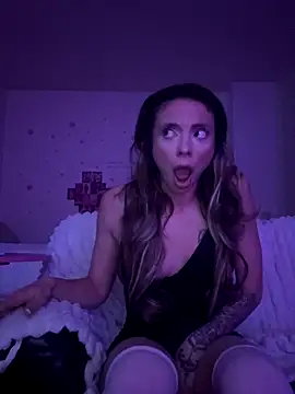 greedybratt online show from November 14, 8:02 am