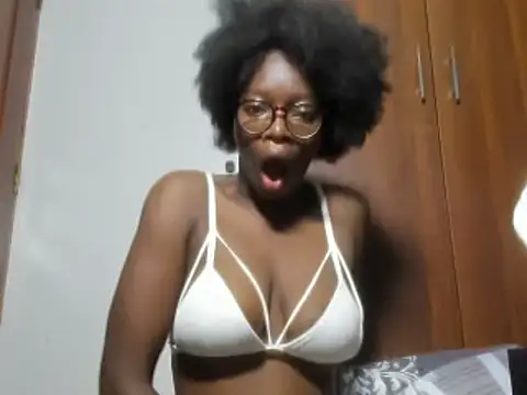 Snapshot of afro_pop chatting on December 2, 12:19 am afro pop online show from December 2, 12:19 am