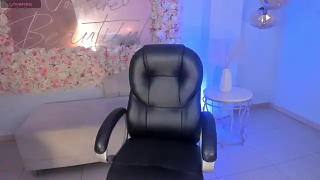 sarawinstone online show from January 8, 8:07 pm