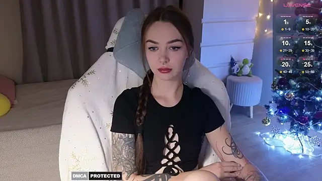 kate leoo online show from December 16, 1:43 pm