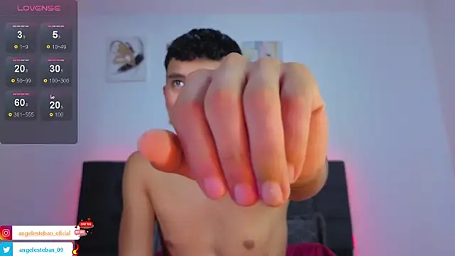 Snapshot of Angel_esteban_fx chatting on November 3, 4:03 am Angel esteban fx online show from November 3, 4:03 am