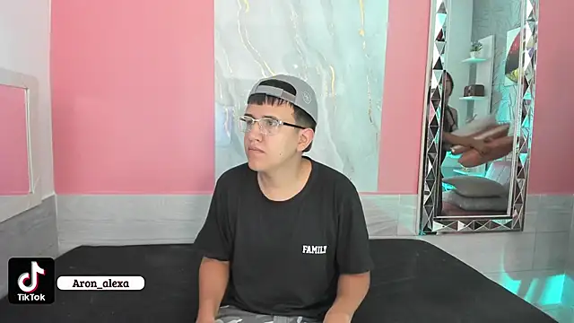 Snapshot of aron_alexa chatting on January 18, 1:29 pm aron alexa online show from January 18, 1:29 pm