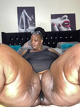 MsWhiteChocolatte online show from January 19, 10:17 am