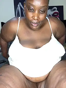 MsWhiteChocolatte online show from February 23, 10:06 am