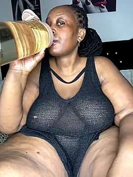 MsWhiteChocolatte online show from October 7, 9:17 am