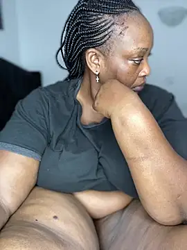 MsWhiteChocolatte online show from February 12, 4:18 am