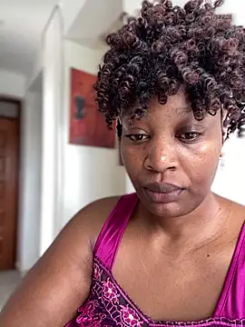 MsWhiteChocolatte online show from April 17, 9:45 am