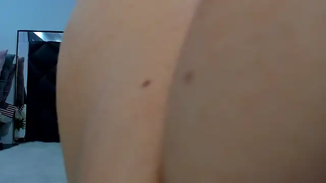 Snapshot of Sara_Thompsoon chatting on December 15, 12:17 pm Sara Thompsoon online show from December 15, 12:17 pm