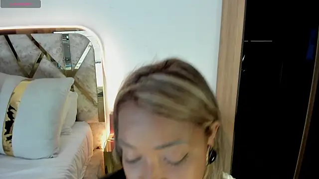 Snapshot of Jadee_j chatting on September 15, 8:53 pm Jadee j online show from September 15, 8:53 pm