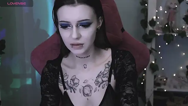 prettybones online show from April 9, 1:38 am