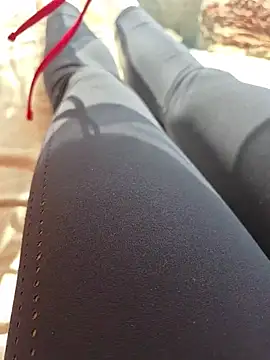 Snapshot of SexyErola27 chatting on October 8, 10:35 am SexyErola27 online show from October 8, 10:35 am