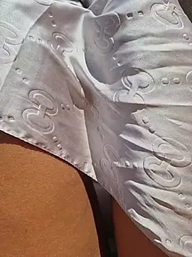 Snapshot of SexyErola27 chatting on October 27, 10:41 am SexyErola27 online show from October 27, 10:41 am