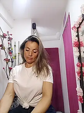 sweetfantasyy69 online show from February 24, 2:42 am