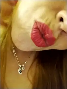 Snapshot of edithhermosa chatting on March 8, 4:45 am edithhermosa online show from March 8, 4:45 am