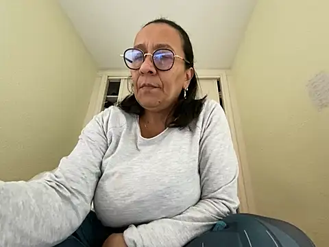 Snapshot of sweeviolet chatting on January 20, 1:42 pm sweeviolet online show from January 20, 1:42 pm