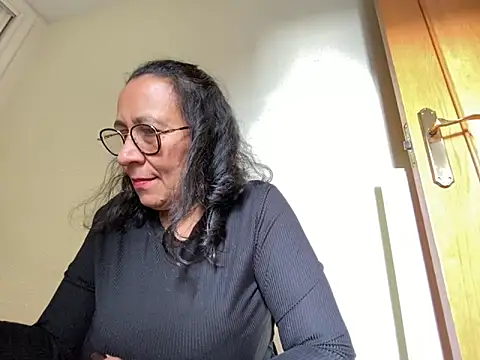 Snapshot of sweeviolet chatting on January 23, 2:17 pm sweeviolet online show from January 23, 2:17 pm