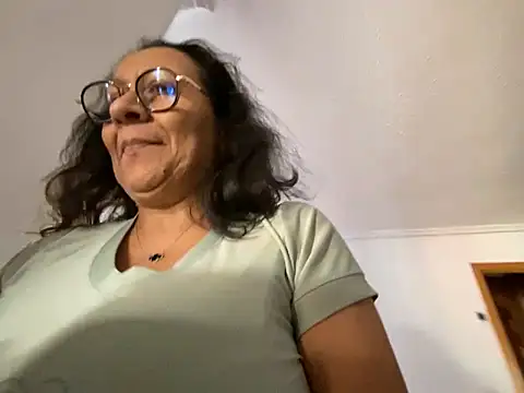 Snapshot of sweeviolet chatting on January 30, 11:22 am sweeviolet online show from January 30, 11:22 am