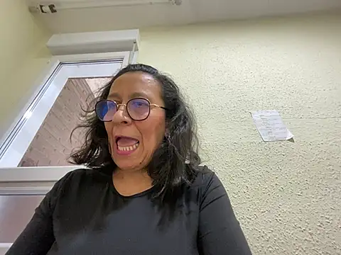 Snapshot of sweeviolet chatting on February 7, 1:43 pm sweeviolet online show from February 7, 1:43 pm