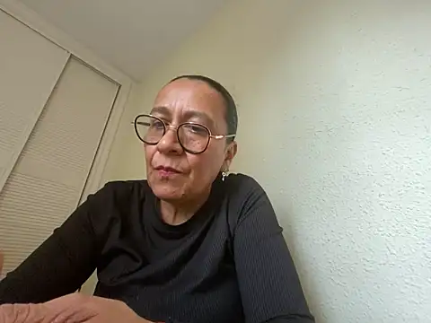 Snapshot of sweeviolet chatting on March 3, 1:42 pm sweeviolet online show from March 3, 1:42 pm