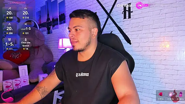 Snapshot of Naughty_Charly chatting on February 14, 10:47 pm Naughty Charly online show from February 14, 10:47 pm