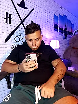 Snapshot of Naughty_Charly chatting on February 15, 6:23 pm Naughty Charly online show from February 15, 6:23 pm