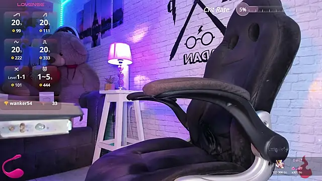 Snapshot of Naughty_Charly chatting on February 16, 9:59 pm Naughty Charly online show from February 16, 9:59 pm