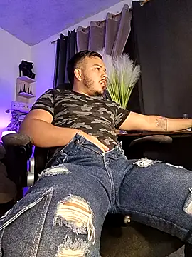 Snapshot of Naughty_Charly chatting on September 16, 1:23 pm Naughty Charly online show from September 16, 1:23 pm