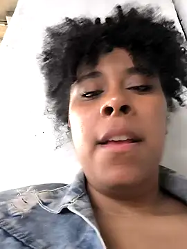 EmmilyBrant online show from March 15, 9:05 pm