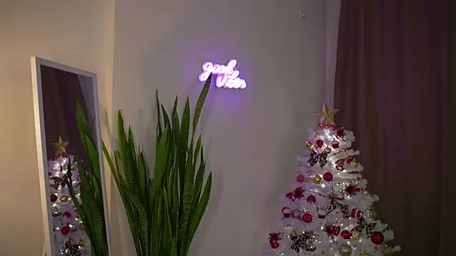 Snapshot of LindaWarners chatting on December 14, 8:18 pm LindaWarners online show from December 14, 8:18 pm